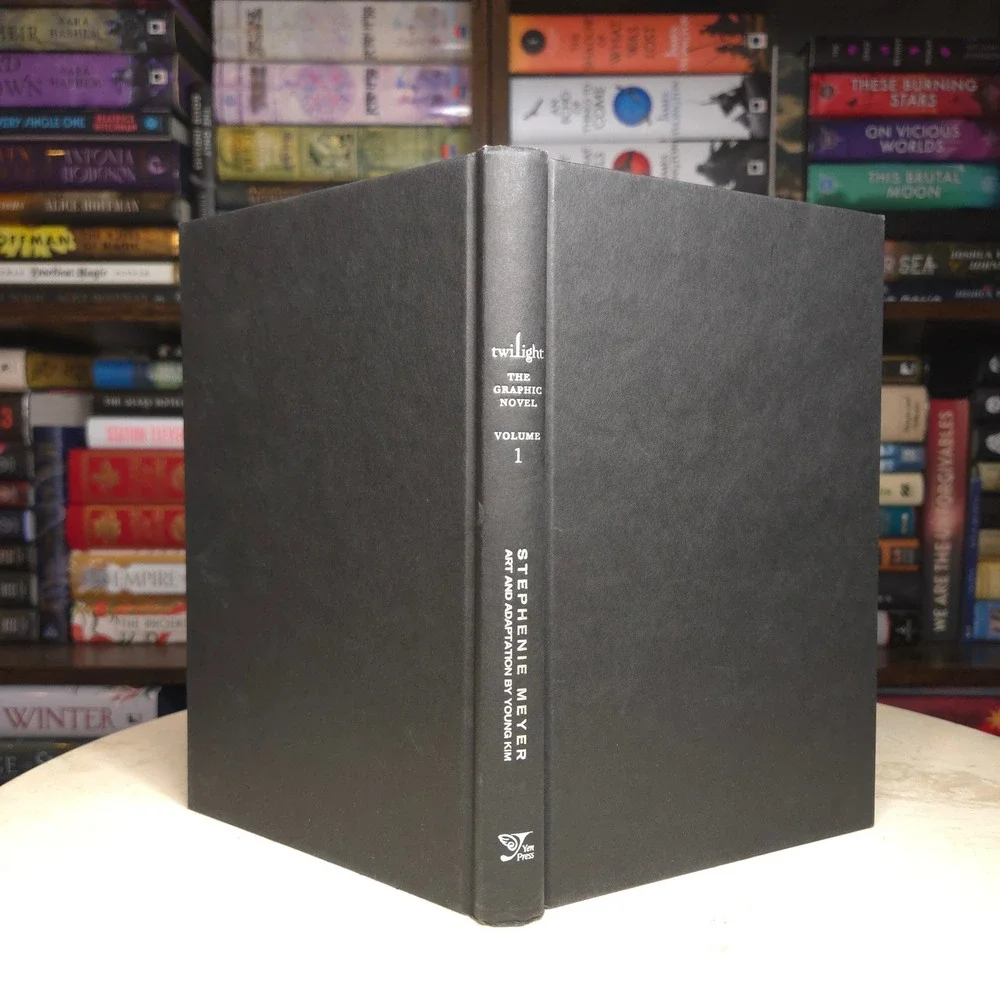Twlight the Graphic Novel: Volume 1 by Stephenie Meyer *1st Print*